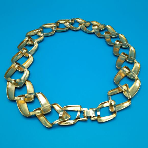 Vintage Chain Choker Necklace, Interlocking Gold Tone, 1980s - Picture 9 of 11